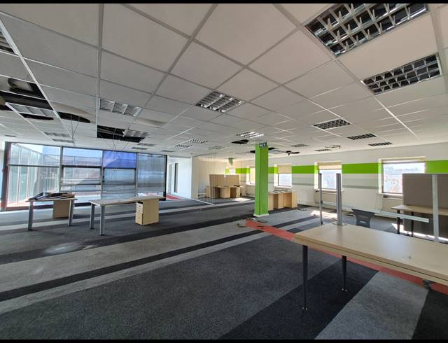 1,099M² OFFICE TO LET IN HYDE PARK